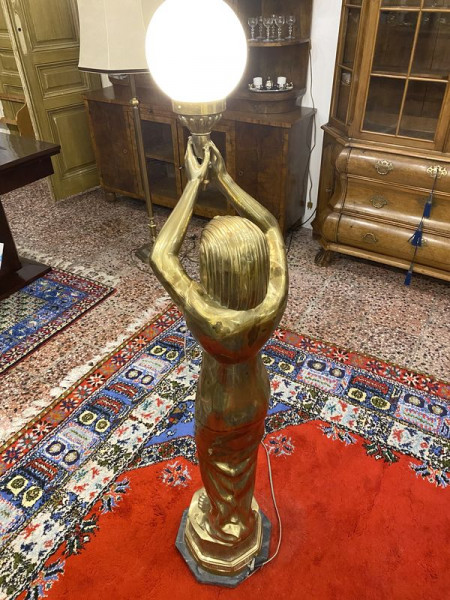 Antická mosadzná lampa 