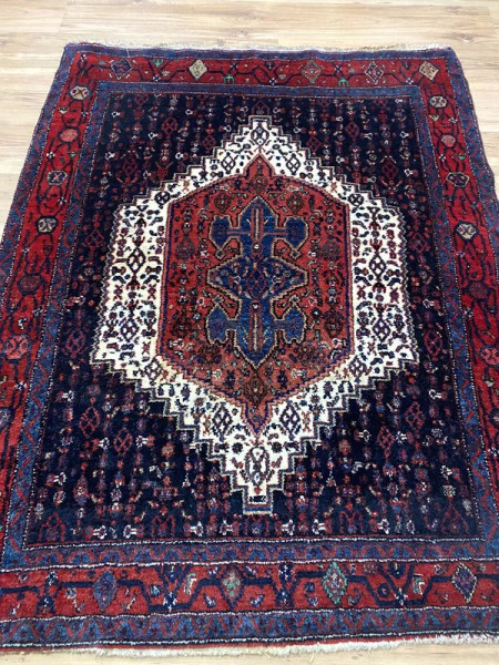Vintage vlnený koberec